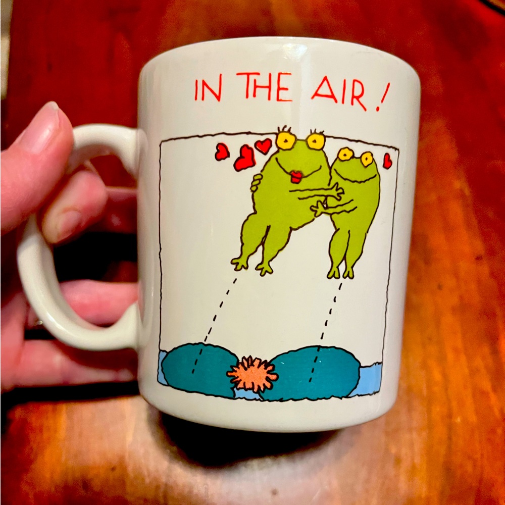 vtg 80s frog love is in the air ceramic mug • vintage mug by message mugs